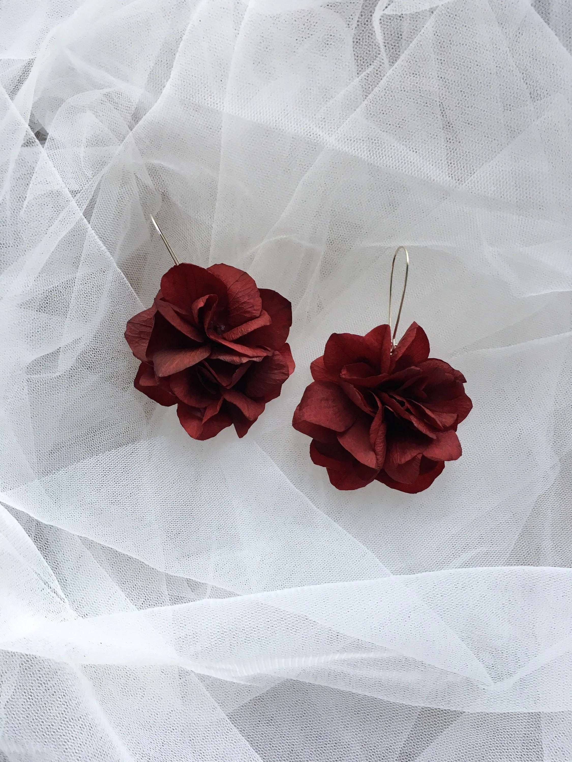 Handmade Red Floral Drop Earring UK, Dry Flower Earrings, Gold Minimal Jewellery, Preserved Hydrangea Burgundy Earrings