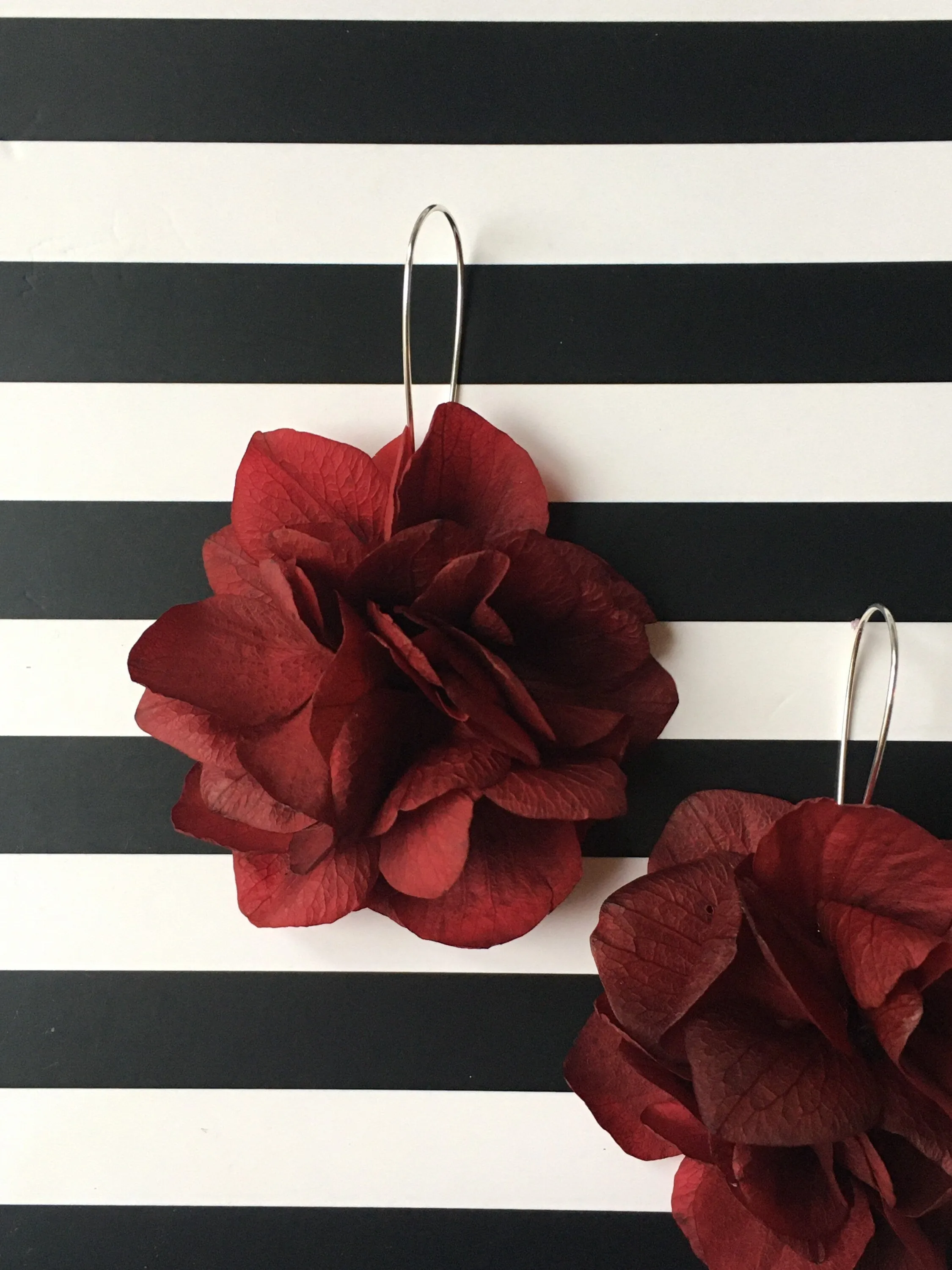 Handmade Red Floral Drop Earring UK, Dry Flower Earrings, Gold Minimal Jewellery, Preserved Hydrangea Burgundy Earrings