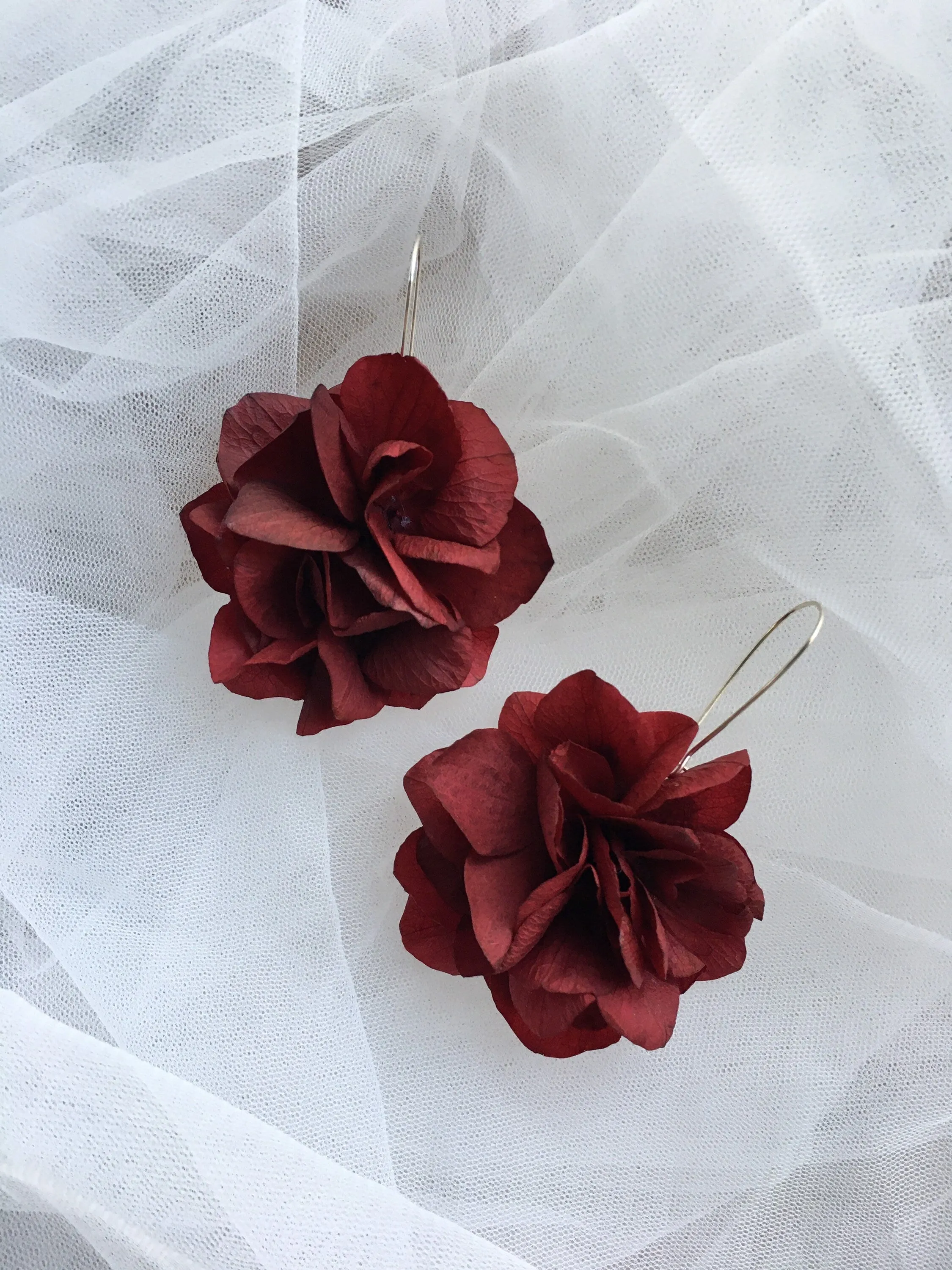 Handmade Red Floral Drop Earring UK, Dry Flower Earrings, Gold Minimal Jewellery, Preserved Hydrangea Burgundy Earrings