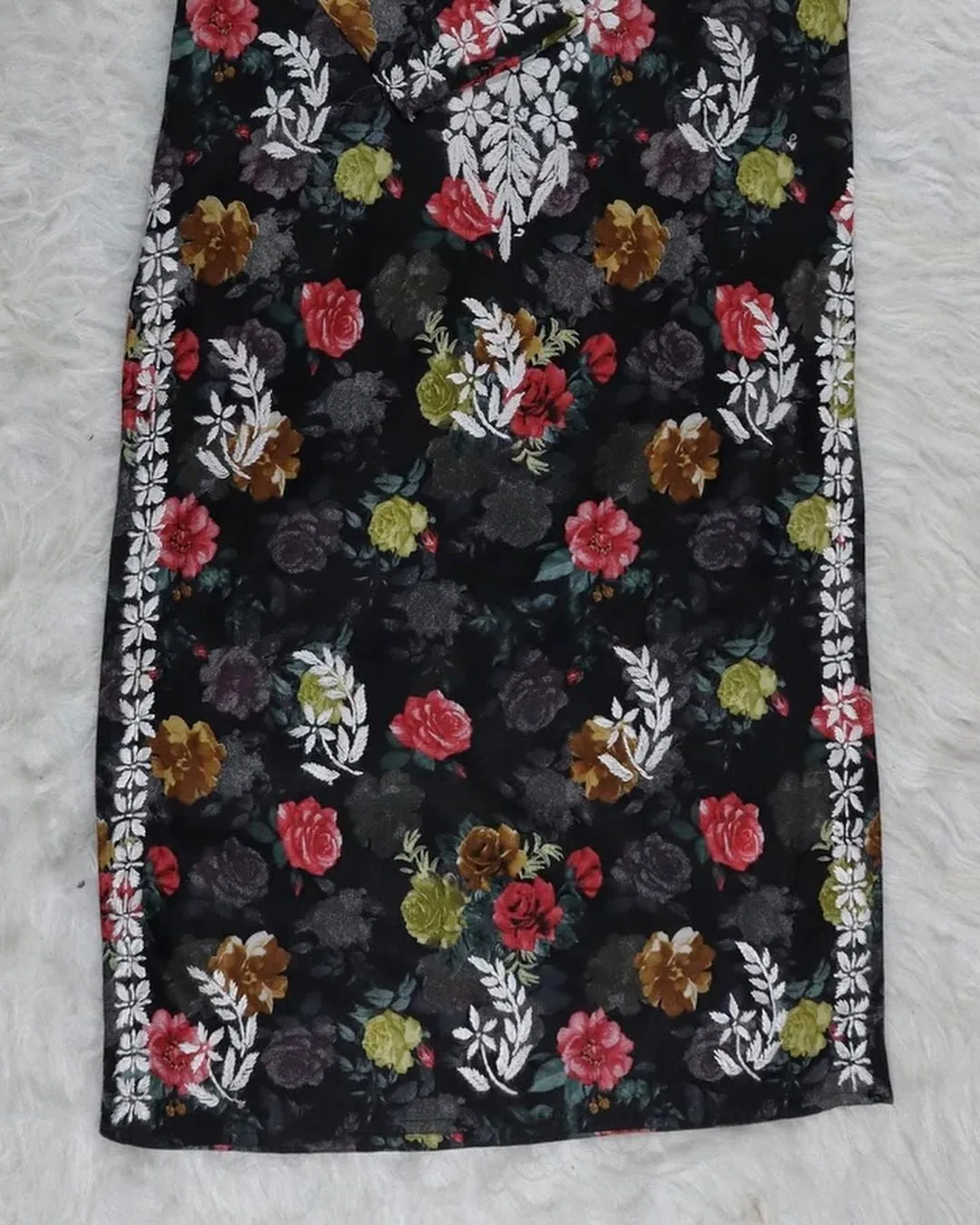 Rozy Premium Chikankari Mulmul Kurti